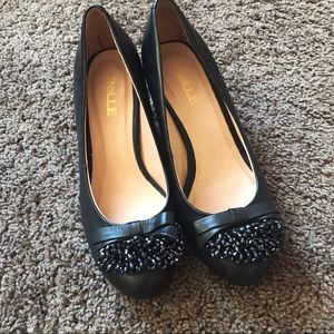 Black kitten heel pump
